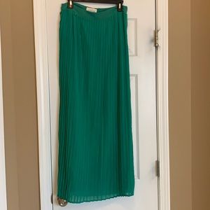 NEW Sabine Green Pleated Long Skirt SizeM